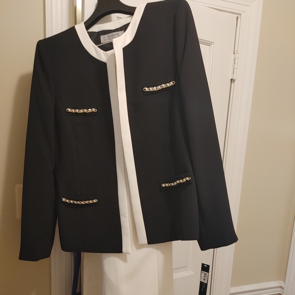 Gorgeous BNWT Black and Cream Suit